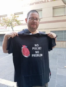 Joven con camiseta No pulse No problem